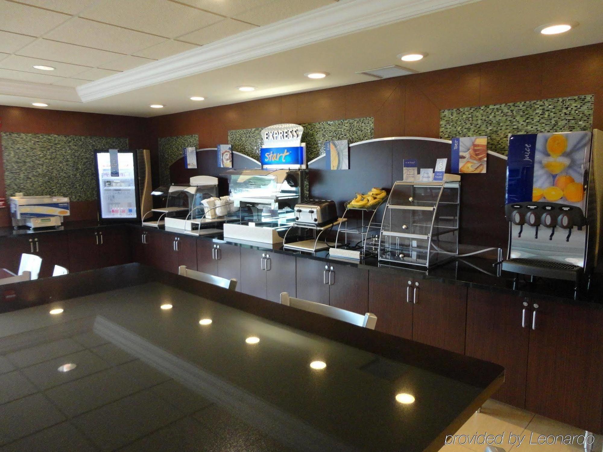 Holiday Inn Express Hotel & Suites Rogers By Ihg Restoran gambar